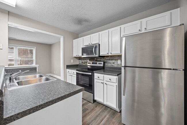 Building Photo - 3 Bedroom Duplex in Lillington