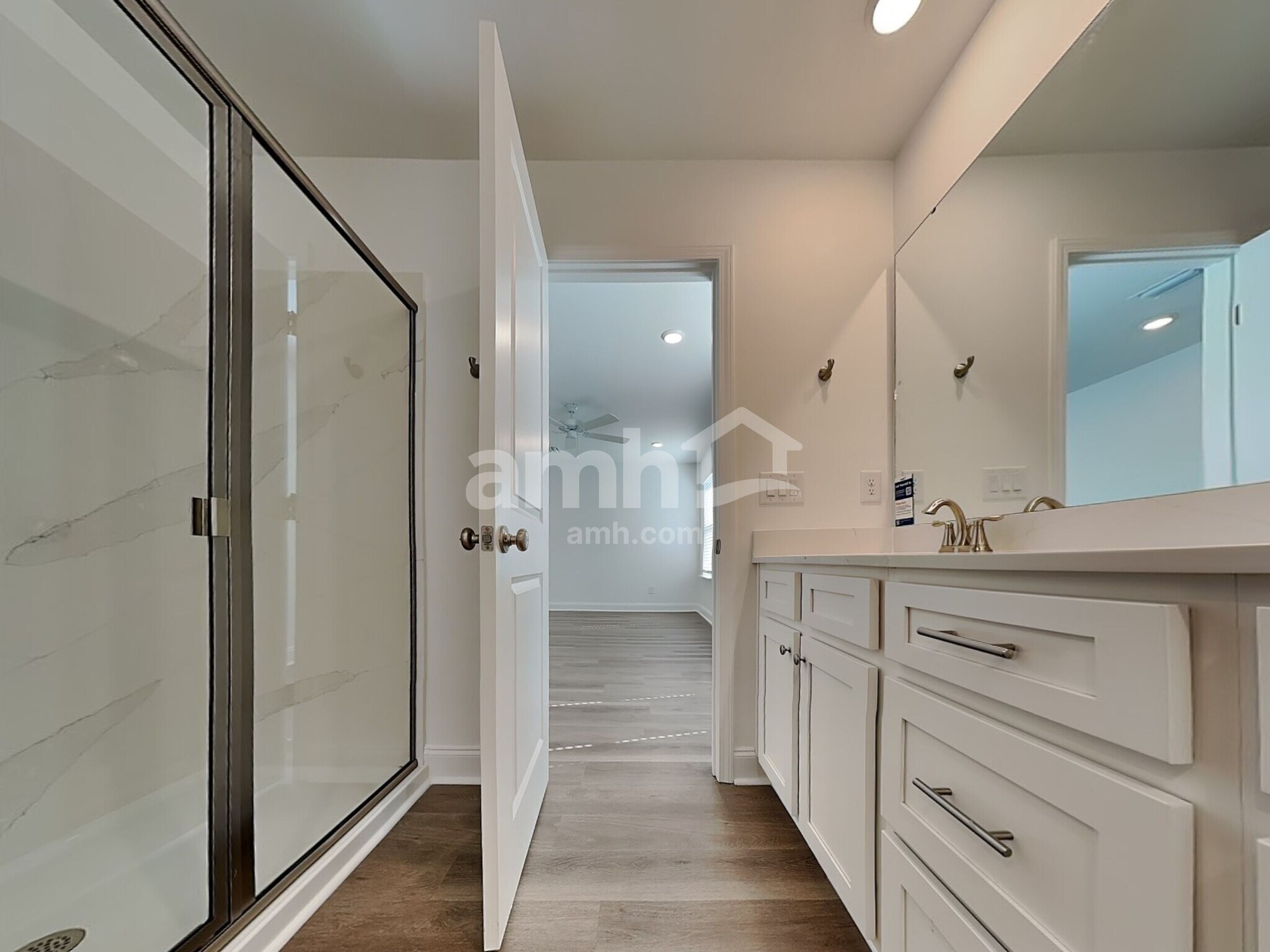 Building Photo - 433 Armstrong Curv