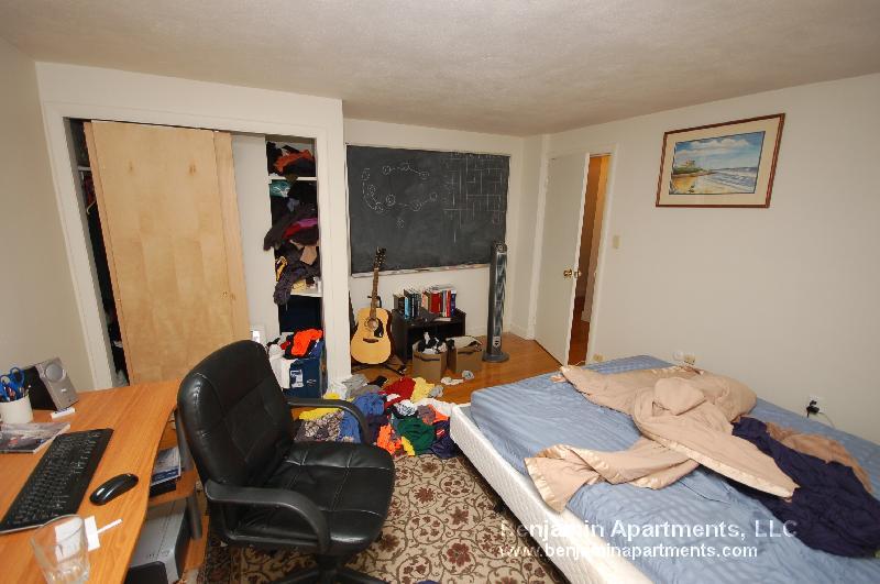 Building Photo - 312 Tappan St