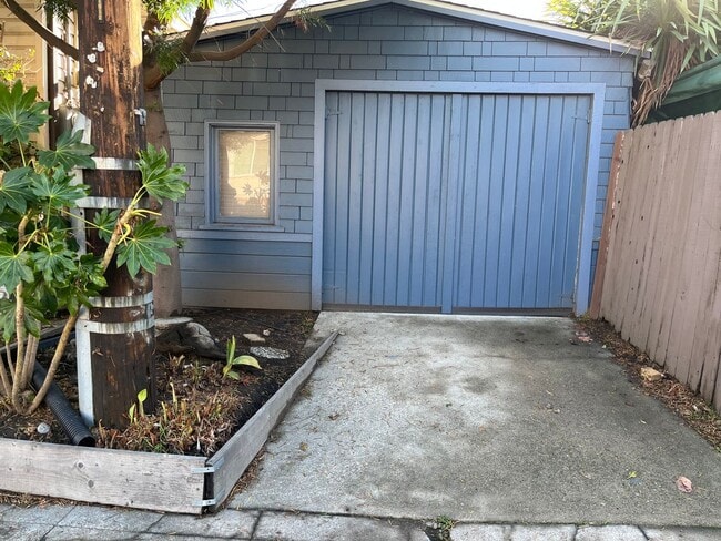 Building Photo - 1612 Gould Ct