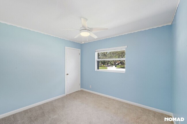 Building Photo - Updated, Large yard, quiet neighborhood, and convenient location