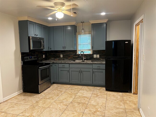 Building Photo - 5924 Morningdale St