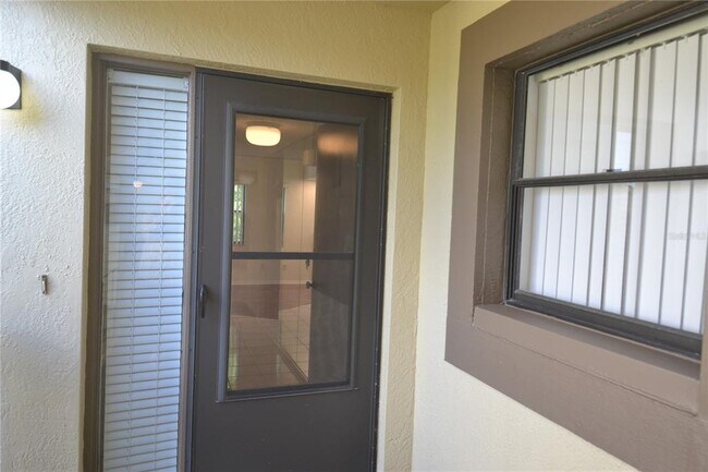 Building Photo - 226 Woodlake Wynde