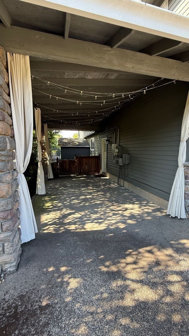 Building Photo - Pristine Single-Family Home in the Heart o...