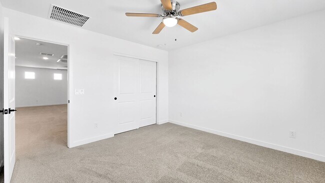 Building Photo - Newly built home with loads of space and S...
