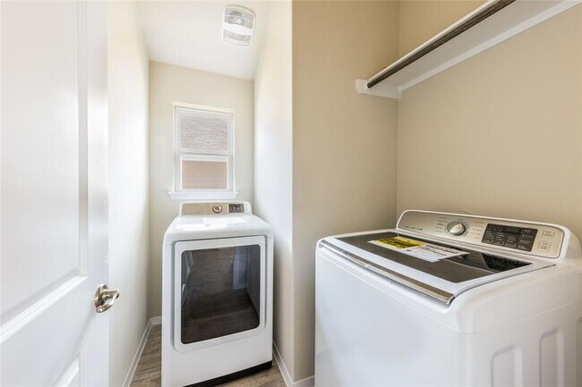 Building Photo - 205 Spiny Lizard Ln