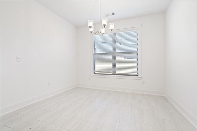 Building Photo - 7004 SW Basswood Ave