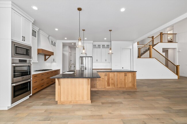 Building Photo - 5 Bedroom in Dry Creek Ranch