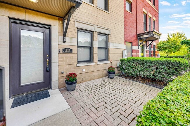 Building Photo - 1040 N Kingsbury St