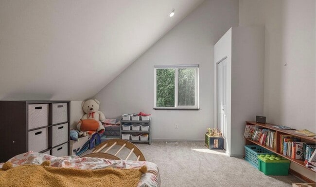 Building Photo - Single family home on 5 acres with a fenced back yard and Huge 3 car garage!  Gourmet Chefs Kitch...