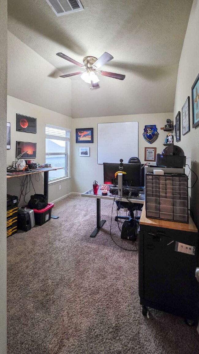 Building Photo - 2025 Stubbs Dr