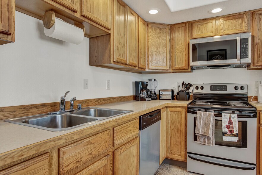 Building Photo - 1006 San Fernando St