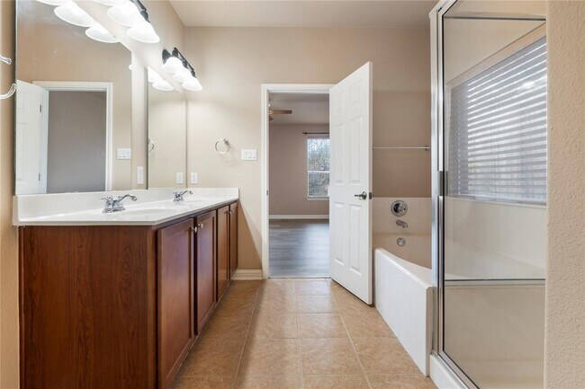 Building Photo - 1709 Greenside Trail