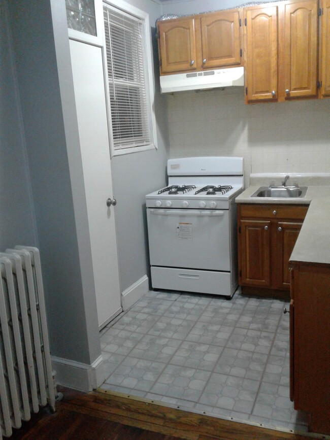 Kitchen - 6641 Rutland St