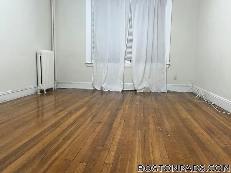 Building Photo - 94 Maple St