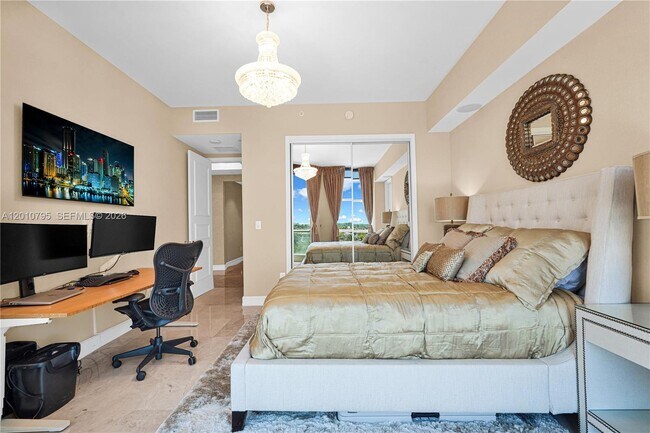 Building Photo - 16051 Collins Ave