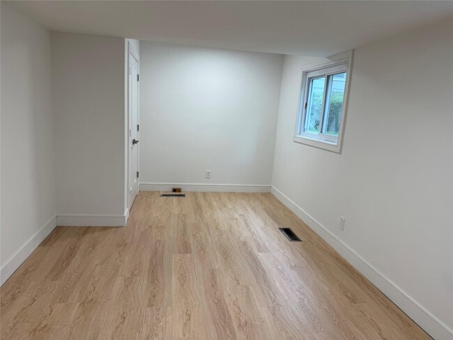 Building Photo - 251 Broadfield Rd