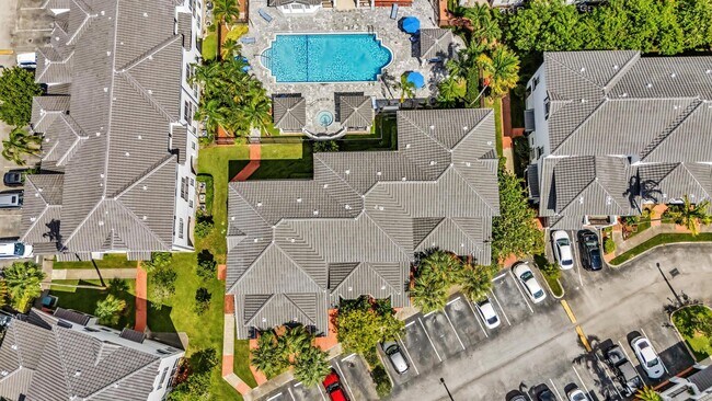Building Photo - 725 SW 148th Ave
