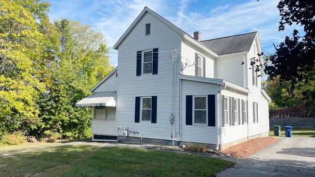 Building Photo - Gorgeous 3BR 1 Bathroom in Leominster
