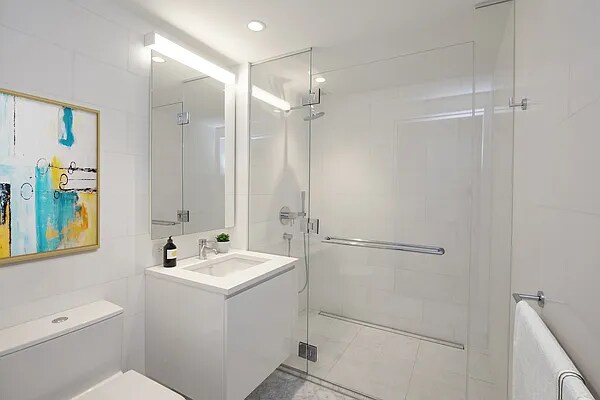 Building Photo - 527 W 45th St