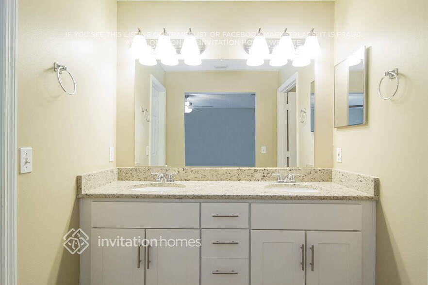 Building Photo - 1711 Whitman Dr