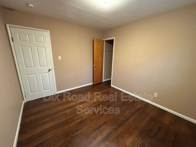 Building Photo - 5441 Bayside Dr