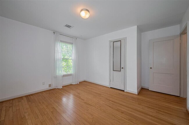 Building Photo - 3610 Glen Haven Blvd
