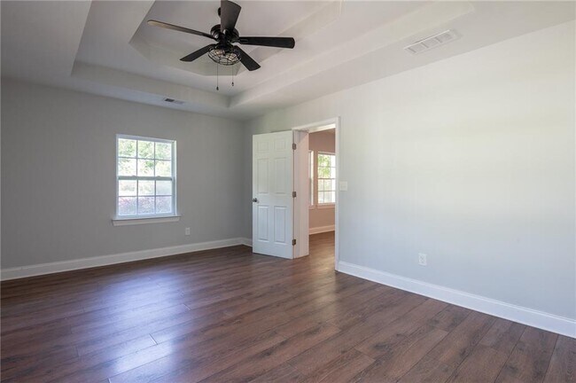 Building Photo - 331 Camilla Cir SW