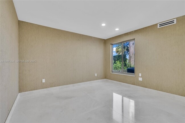 Building Photo - 2089 NE 121st Rd