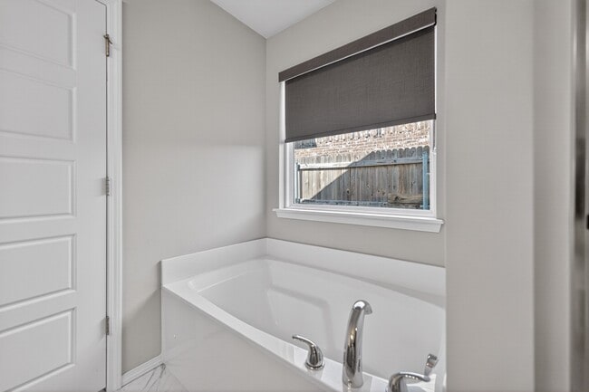 Building Photo - 4018 S 14th Pl