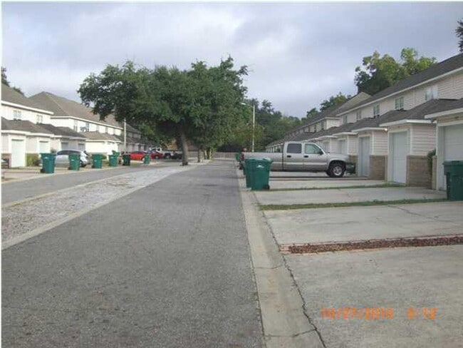 Building Photo - 965 Scenic Oak Ln