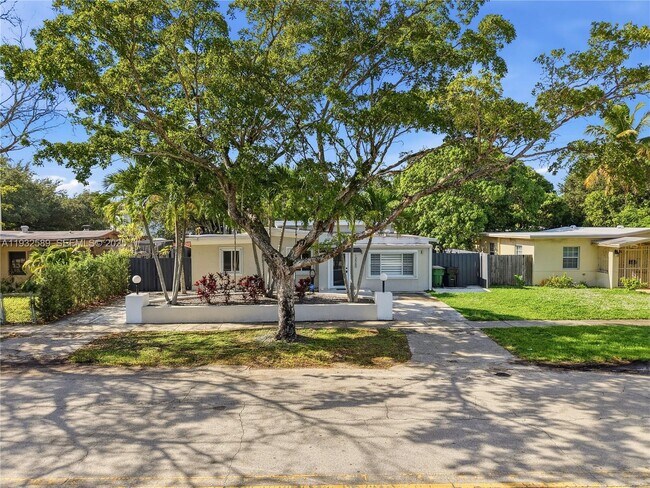 Building Photo - 13560 NW 2nd Ave