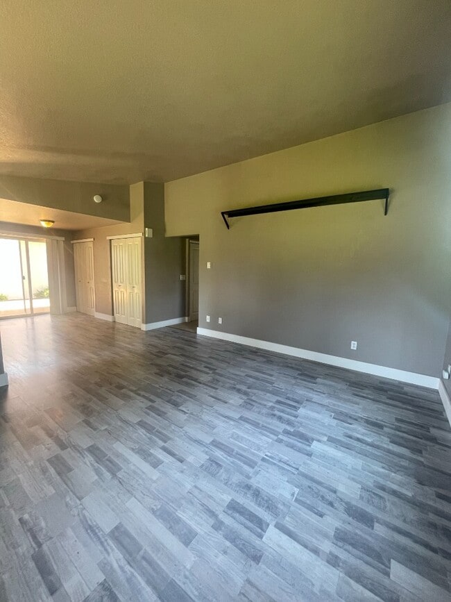 Building Photo - Cute 3 bedroom, 1 bath home located in The Meadows!