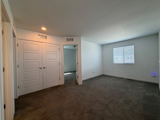 Building Photo - Georgous Three Bedroom Home in Reunion with Private Office, Loft & Chef’s Kitchen!