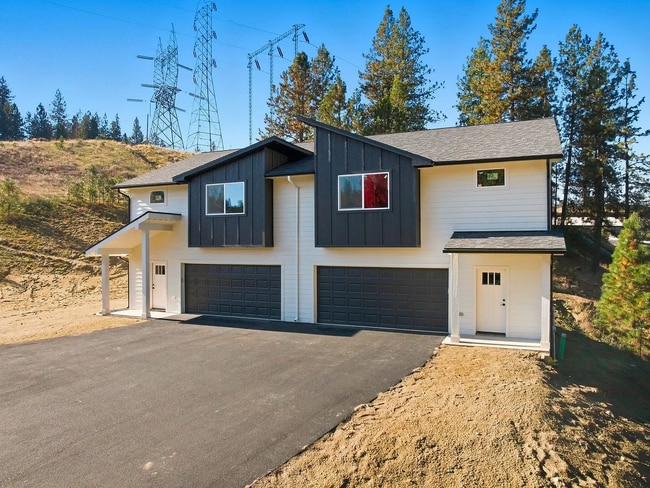 Building Photo - Stylish New Duplex with Scenic Surroundings