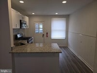 Building Photo - 158 Rosemar St