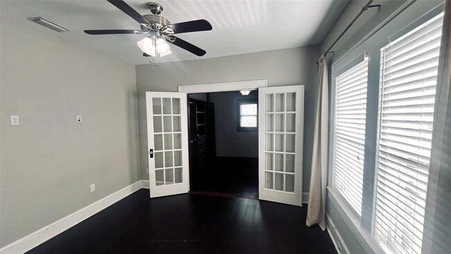 Building Photo - 403 S Albany Ave