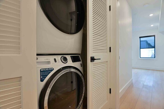 Building Photo - 2641 4th St NE