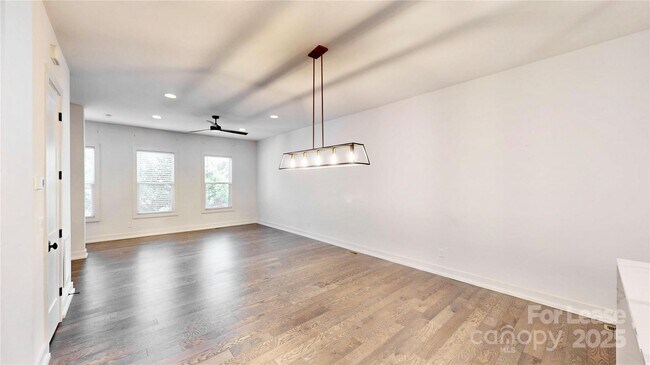 Building Photo - 4019 Plaza Row Ct