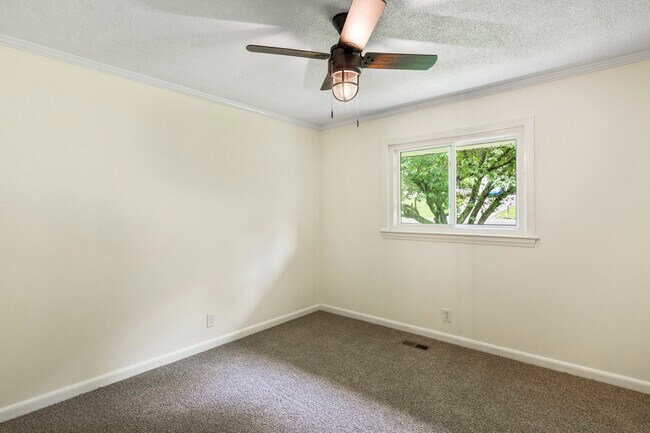 Building Photo - 1331 Phils Dr