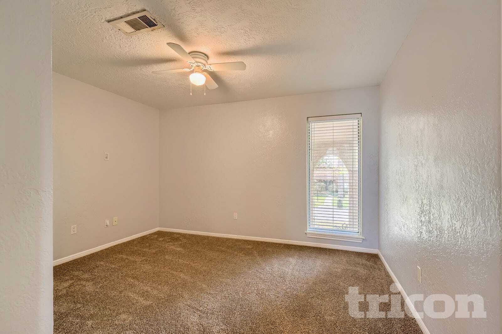 Building Photo - 8103 Oak Moss Dr