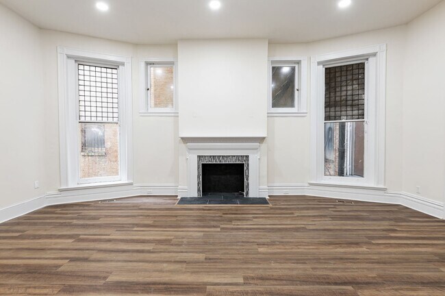 Building Photo - 1916 Eutaw Pl