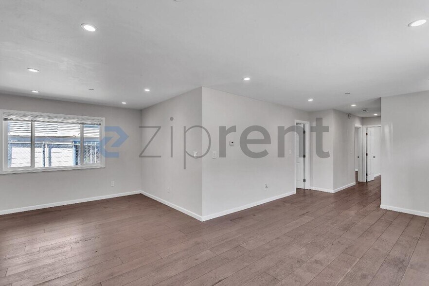 Building Photo - Unit #2273