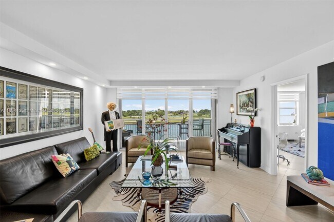 Building Photo - 9250 W Bay Harbor Dr