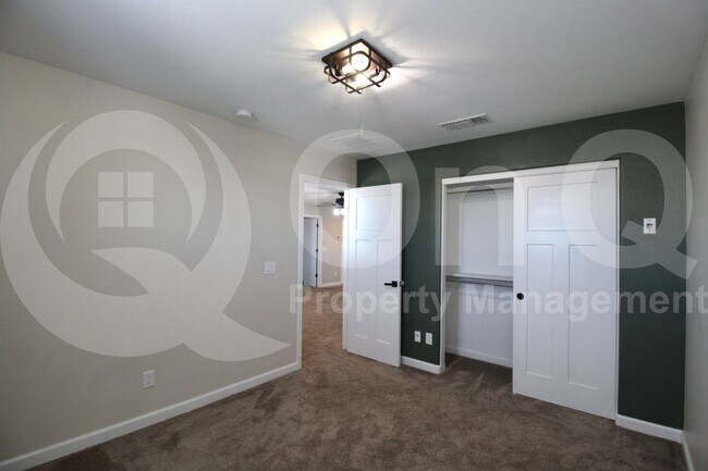 Building Photo - 24758 W Huntington Dr