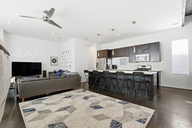 Building Photo - 4704 Crawford St