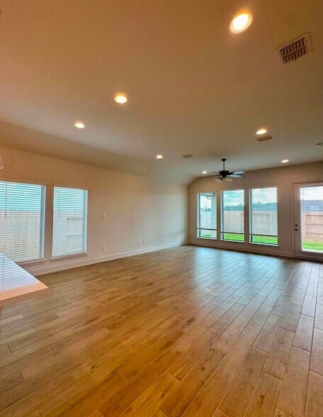 Building Photo - 1638 Lorenzo Ln
