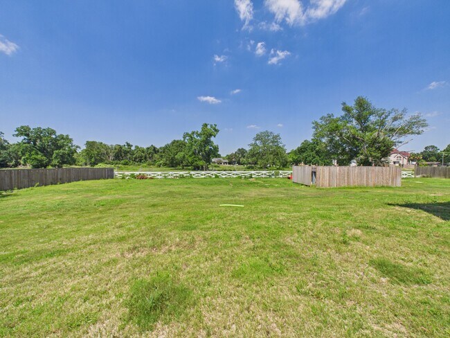 Building Photo - 1259 County Rd 147