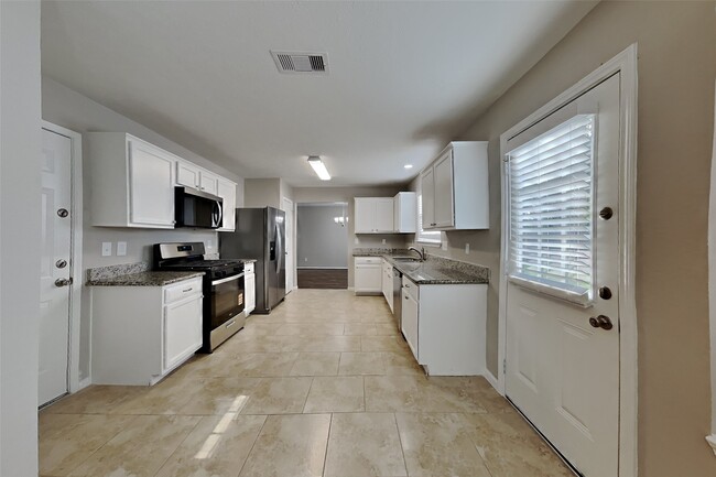 Building Photo - 16323 Jast Dr