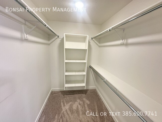 Building Photo - 11723 S Leander Dr